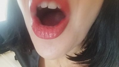 Хонгор минь, хойд ээж чинь чамайг өнөөдөр сургуульд явуулахыг зөвшөөрөхгүй... Чи надад маш их хэрэгтэй байна...